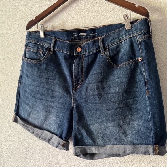 Old Navy Women's Fitted Regular Mid-Wash Denim Cuffed Shorts Plus 14 Denim NEW - Picture 3 of 10